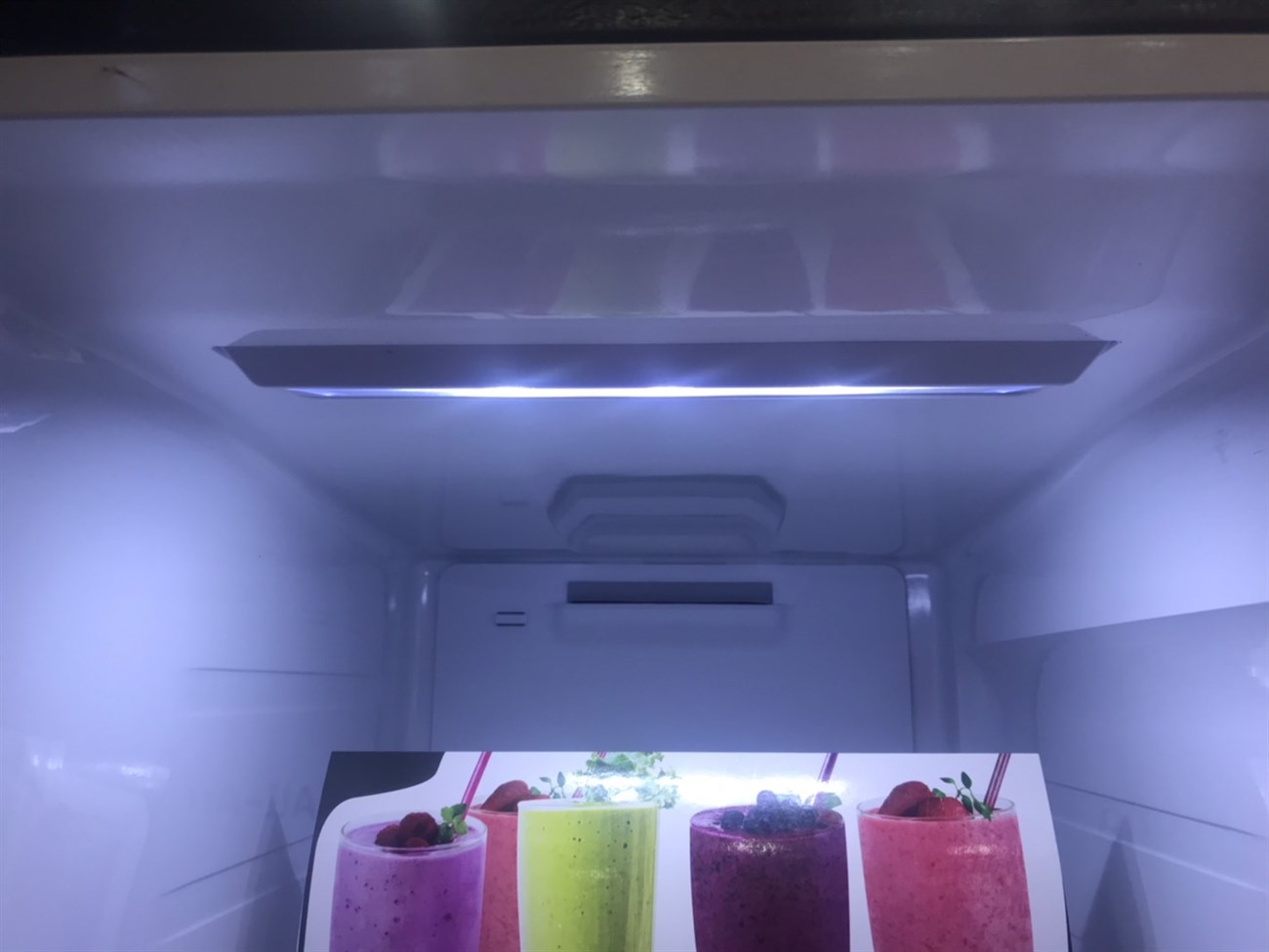 Đánh giá tổng quan tủ lạnh Samsung Inverter 602 lít RS65R5691B4/SV > Đèn led chiếu sáng