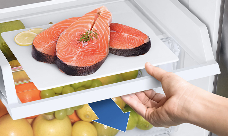 Đánh giá tổng quan tủ lạnh Samsung Inverter 602 lít RS65R5691B4/SV > Ngăn Trượt EZ giúp lấy thực ăn bên trong dễ dàng