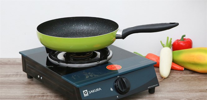 Vì sao đáy chảo chống dính bị cong vênh, lồi lõm?