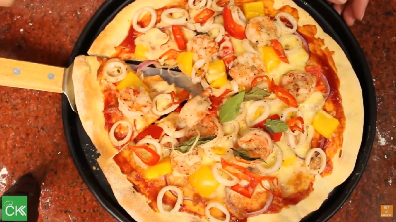 Pizza hải sản thơm ngon thành phẩm