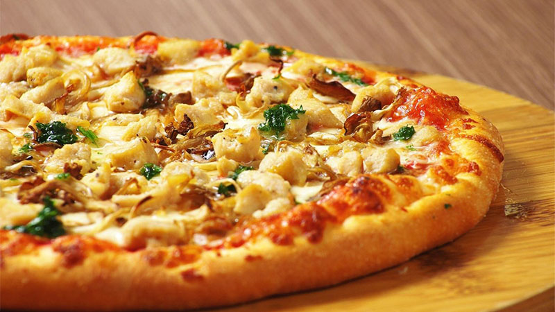 How to make hot crispy seafood pizza at home