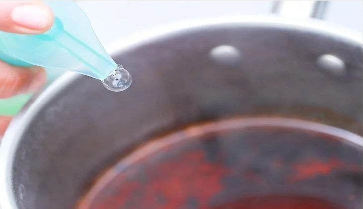 Adding dishwashing liquid or liquid fabric softener to the pot