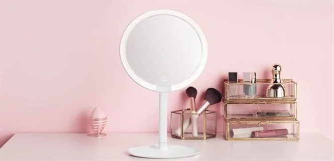 Xiaomi ra mắt gương trang điểm, dùng pin sạc, có đèn phát sáng