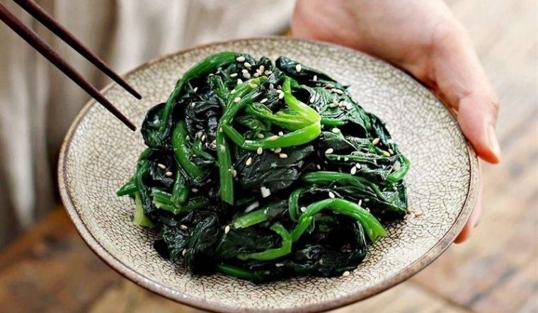 Công thức thuốc bổ đơn giản với cải bó xôi 