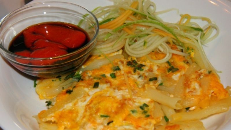 Fried egg noodle – delicious snack, quick and easy way