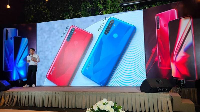 Realme 5s màu Pha lê Xanh và Pha lê Đỏ Realme 5s màu Pha lê Xanh và Pha lê Đỏ