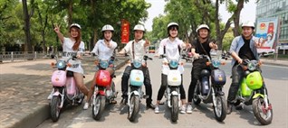 Học sinh, sinh viên đi xe điện được không, nên mua loại nào?