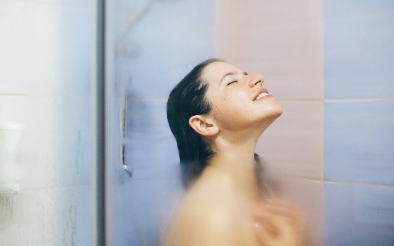 Giữ phòng tắm ấm áp và tắm nước ấm vào ngày đông Giữ phòng tắm ấm áp và tắm nước ấm vào ngày đông