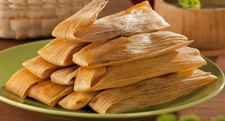 Tamales g&acirc;y ấn tượng bởi phần vỏ b&aacute;nh m&agrave;u v&agrave;ng nhạt