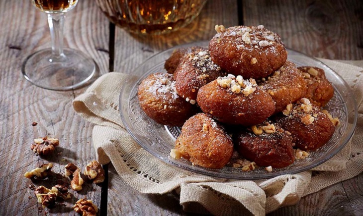 Melomakarona l&agrave; m&oacute;n tr&aacute;ng miệng phổ biến nhất trong c&aacute;c ng&agrave;y lễ Gi&aacute;ng sinh