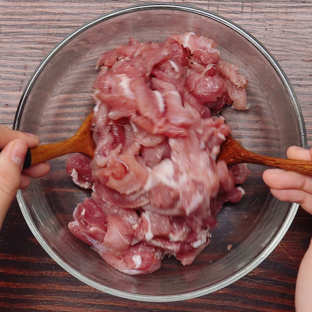 Bước 1 Sơ chế nguyên liệu Thịt chiên giòn Hàn Quốc Tangsuyuk