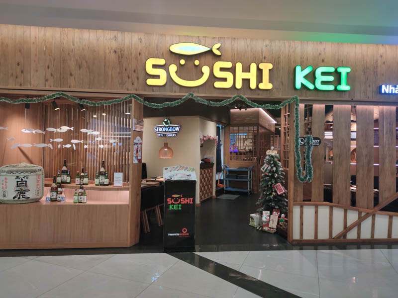 Ảnh chụp với ánh đèn trong trung tâm thương mại.