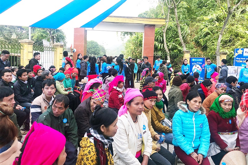 Hành trình trao tặng 10.000 nồi cơm điện yêu thương cho người dân nghèo của Điện máy XANH chính thức bắt đầu Hành trình trao tặng 10.000 nồi cơm điện yêu thương cho người dân nghèo của Điện máy XANH chính thức bắt đầu