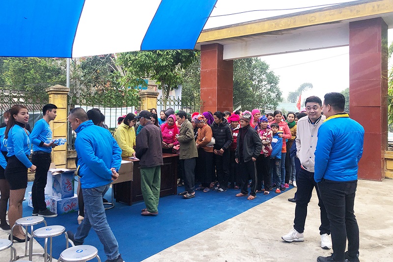 Hành trình trao tặng 10.000 nồi cơm điện yêu thương cho người dân nghèo của Điện máy XANH chính thức bắt đầu Hành trình trao tặng 10.000 nồi cơm điện yêu thương cho người dân nghèo của Điện máy XANH chính thức bắt đầu