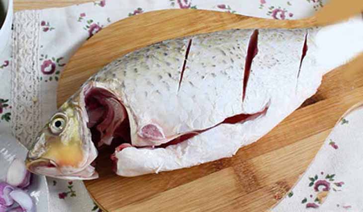 Bước 1 Sơ chế nguyên liệu Cá chép hấp bia