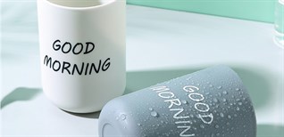 Cách vệ sinh ly uống nước bằng nhựa để không bị hôi