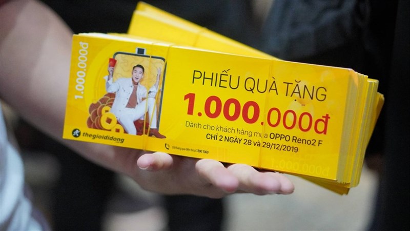 Thế Giới Di Động mở bán smartphone OPPO mua 1 tặng 1: Chỉ 300 suất mà dòng người đông như trẩy hội