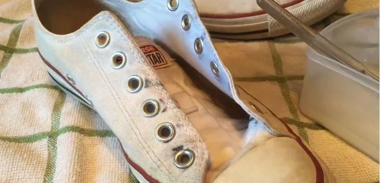 Cách giặt giày Converse trắng như mới chỉ với 5 bước