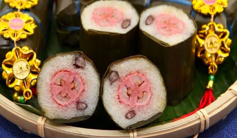 Mách chị em cách làm bánh tét nhân chuối ngày Tết