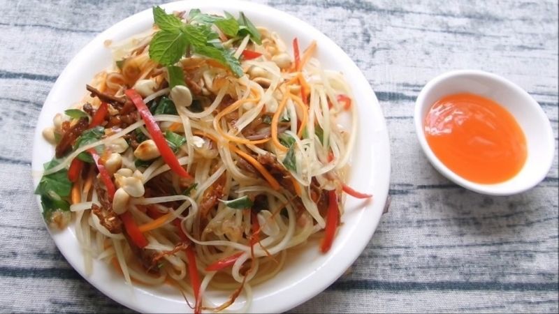 How to make delicious crispy Thai papaya salad at home like Ty Thy