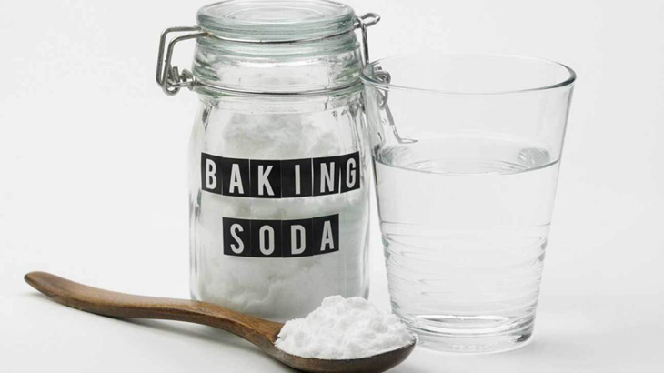 Mẹo vệ sinh rổ inox tại nhà đơn giản, hiệu quả > Dùng baking soda