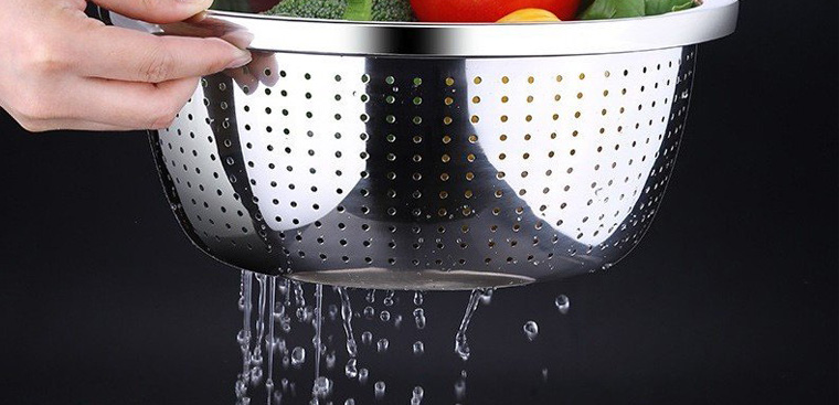 Mẹo vệ sinh rổ inox tại nhà đơn giản, hiệu quả