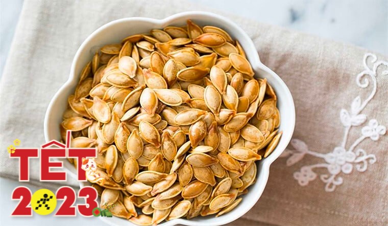 Cách làm hạt bí sấy giòn ngon cho ngày Tết