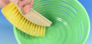 Mẹo vệ sinh rổ nhựa tại nhà vừa sạch vừa đánh bay mùi