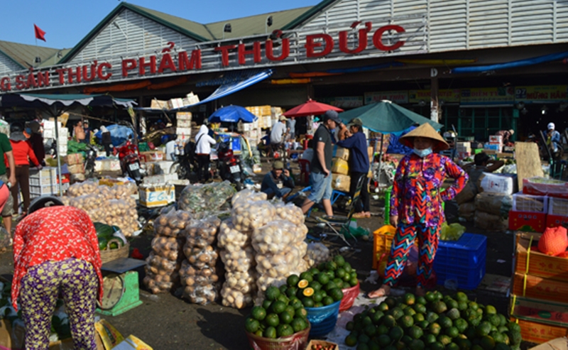 Mua hàng trực tiếp ở chợ đầu mối