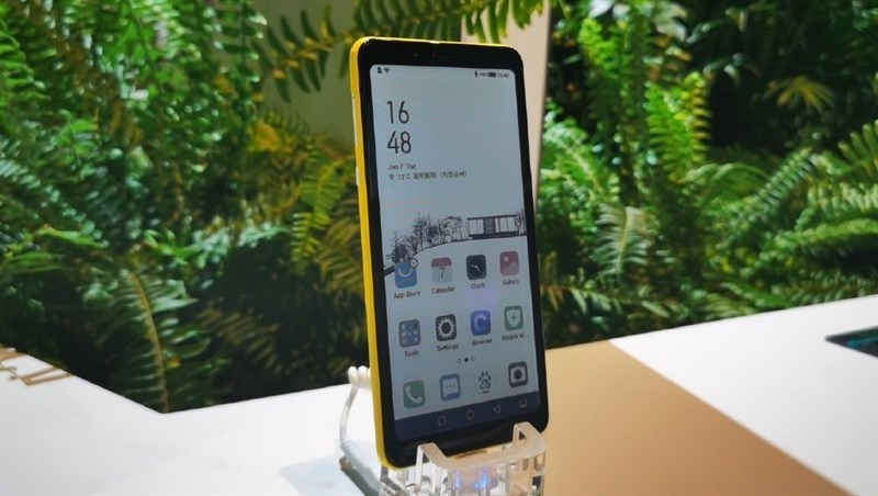 [CES 2020] Hisense ra mắt smartphone dùng màn hình màu e-ink đầu tiên trên thế giới