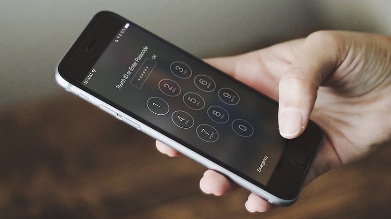 FBI yêu cầu Apple trợ giúp mở khóa hai chiếc iPhone của kẻ thực hiện vụ xả súng FBI yêu cầu Apple trợ giúp mở khóa hai chiếc iPhone của kẻ thực hiện vụ xả súng