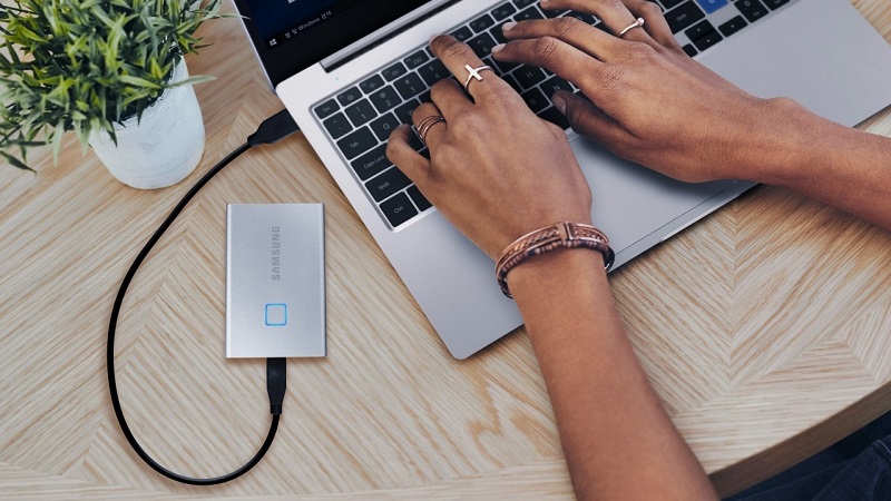 CES 2020: Samsung trình làng SSD T7 Touch trang bị cảm biến vân tay, thêm một lựa chọn mới cho người thường xuyên di chuyển CES 2020: Samsung trình làng SSD T7 Touch trang bị cảm biến vân tay, thêm một lựa chọn mới cho người thường xuyên di chuyển