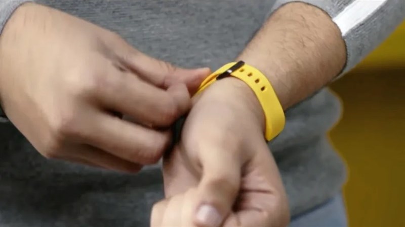 CEO Realme ‘khoe’ vòng đeo tay thông minh, đối thủ của Mi Band chuẩn bị ra mắt? CEO Realme ‘khoe’ vòng đeo tay thông minh, đối thủ của Mi Band chuẩn bị ra mắt?