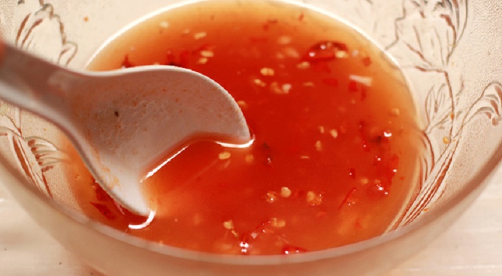 Pha nước sốt chua ngọt