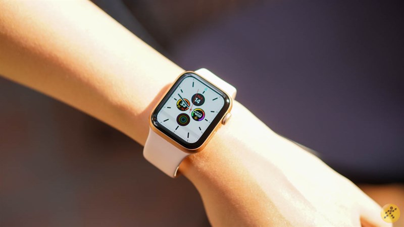 Trên tay Apple Watch S5 LTE màu Hồng Trên tay Apple Watch S5 LTE màu Hồng