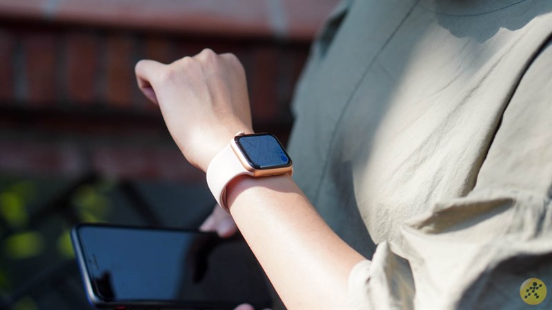 Trên tay Apple Watch S5 LTE màu Hồng: Trên tay Apple Watch S5 LTE màu Hồng: