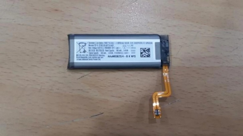 Hé lộ nhiều thông tin thú vị về smartphone màn hình gập giá rẻ Samsung Galaxy Z Flip: Pin 3.300 mAh, mặt kính siêu mỏng Hé lộ nhiều thông tin thú vị về smartphone màn hình gập giá rẻ Samsung Galaxy Z Flip: Pin 3.300 mAh, mặt kính siêu mỏng