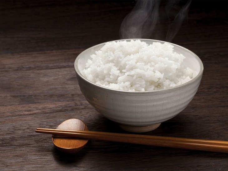 Eat rice while it is still warm