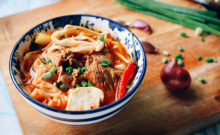 5 món canh giải rượu nhanh và tốt nhất, dễ nấu trong dịp Tết > Canh kim chi thịt bò