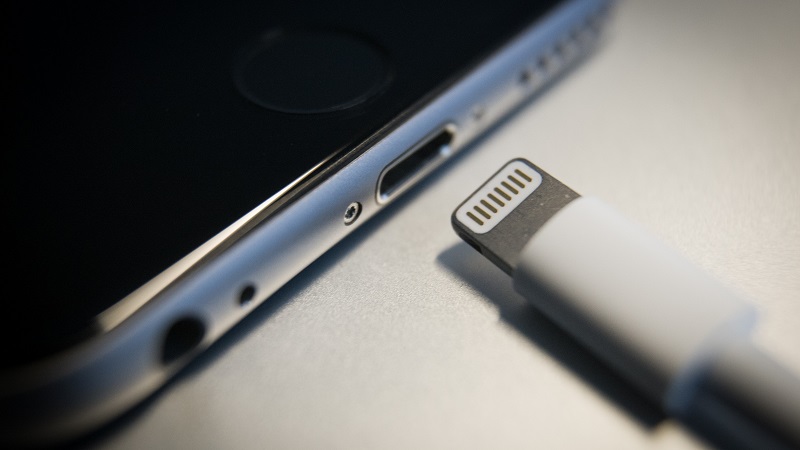 Apple phản đối quy định mới của Liên minh Châu Âu về việc chuẩn hóa cổng sạc chung Apple phản đối quy định mới của Liên minh Châu Âu về việc chuẩn hóa cổng sạc chung