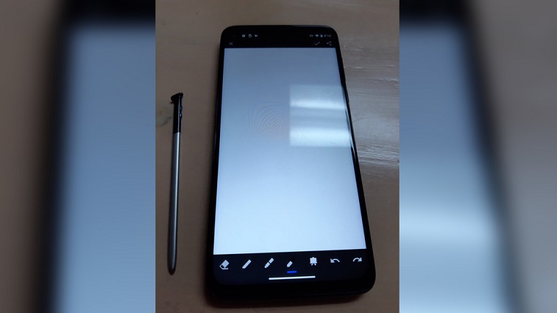 Moto G Stylus lộ ảnh ngoài đời thực