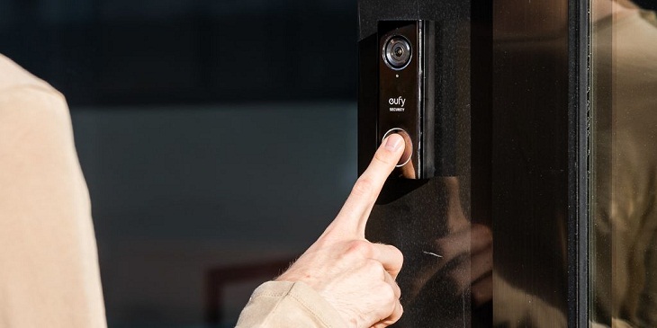 Chuông cửa thông minh sẽ giúp bạn kiểm soát việc mở cửa thông qua ứng dụng điều khiển từ xa