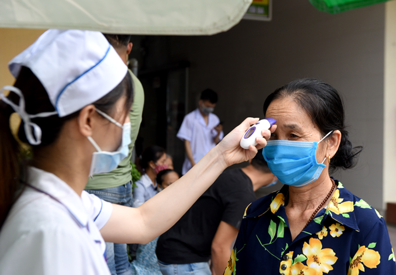 Khẩu trang y tế có dùng nhiều lần được không? Lưu ý gì khi sử dụng?