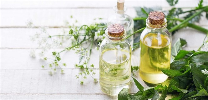 4 cách pha nước rửa tay khô, dung dịch sát khuẩn từ tinh dầu trà tràm