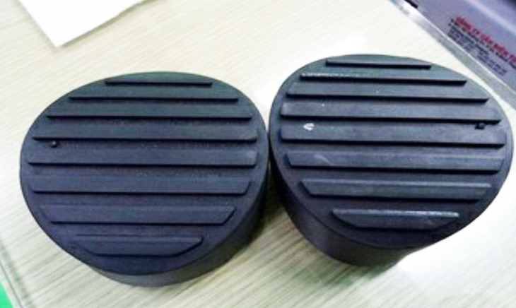 Kiểm tra miếng cao su chống trượt