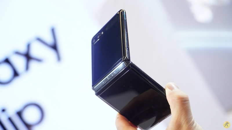 Trên tay nhanh Samsung Galaxy Z Flip tại Việt Nam Trên tay nhanh Samsung Galaxy Z Flip tại Việt Nam