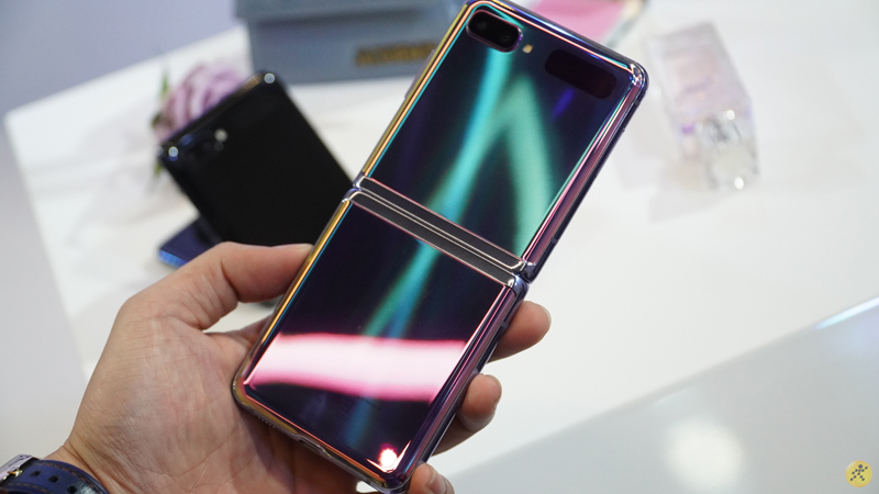Trên tay nhanh Samsung Galaxy Z Flip tại Việt Nam Trên tay nhanh Samsung Galaxy Z Flip tại Việt Nam