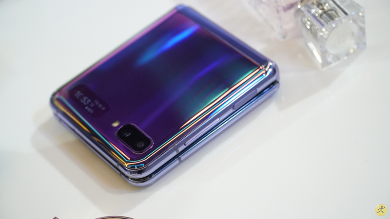 Trên tay nhanh Samsung Galaxy Z Flip tại Việt Nam Trên tay nhanh Samsung Galaxy Z Flip tại Việt Nam