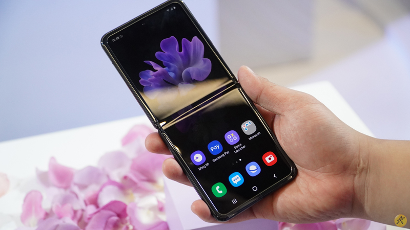 Trên tay nhanh Samsung Galaxy Z Flip tại Việt Nam Trên tay nhanh Samsung Galaxy Z Flip tại Việt Nam