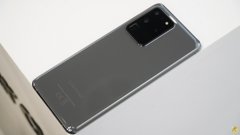 Mặt lưng ấn tượng của Galaxy S20 Ultra Mặt lưng ấn tượng của Galaxy S20 Ultra